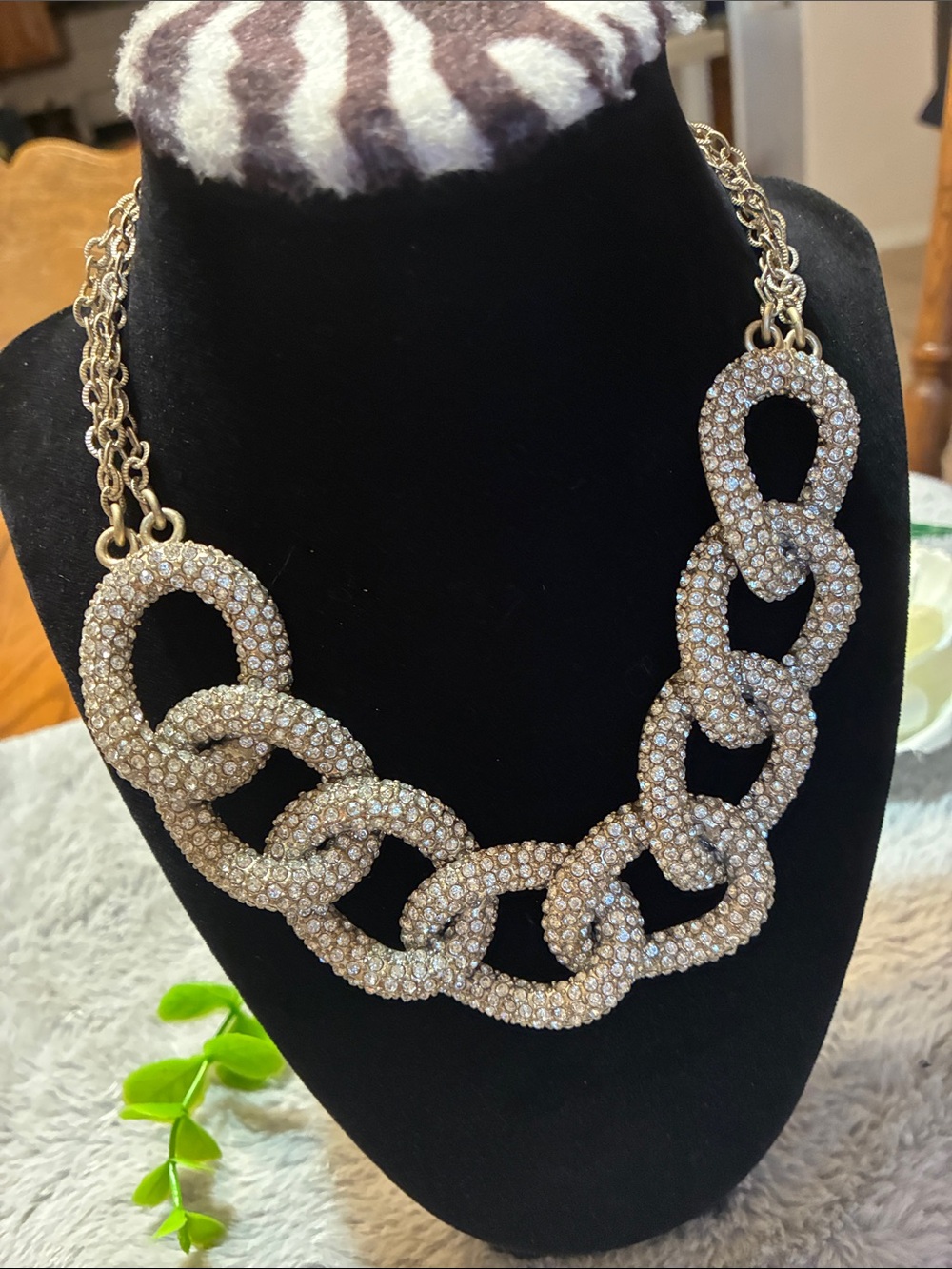 LOFT Crystal-Embellished Link Necklace - Gold